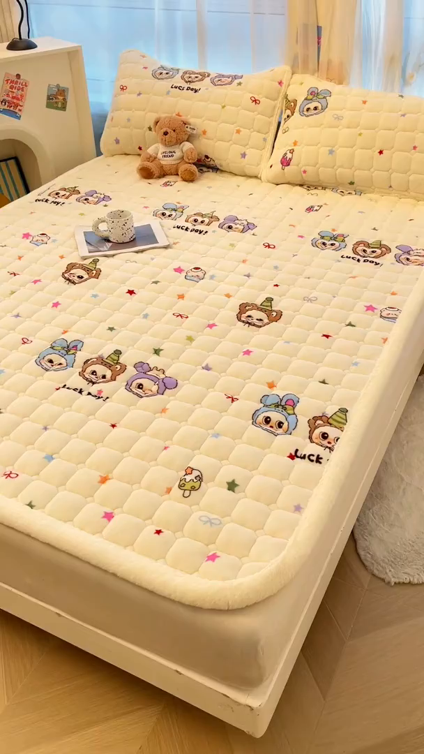 91家纺网 家纺一手货源 找家纺 梵朴 2025新款牛奶绒夹棉床垫床褥加厚珊瑚绒床护垫-印花系列（大床图） 三只布布