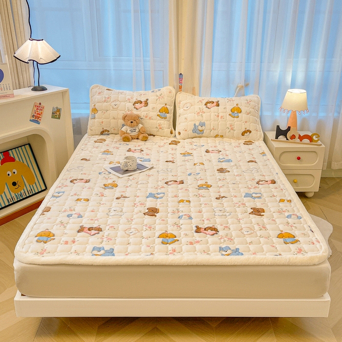 91家纺网 家纺一手货源 找家纺 梵朴 2025新款牛奶绒夹棉床垫床褥加厚珊瑚绒床护垫-印花系列（大床图） 萌宠聚会