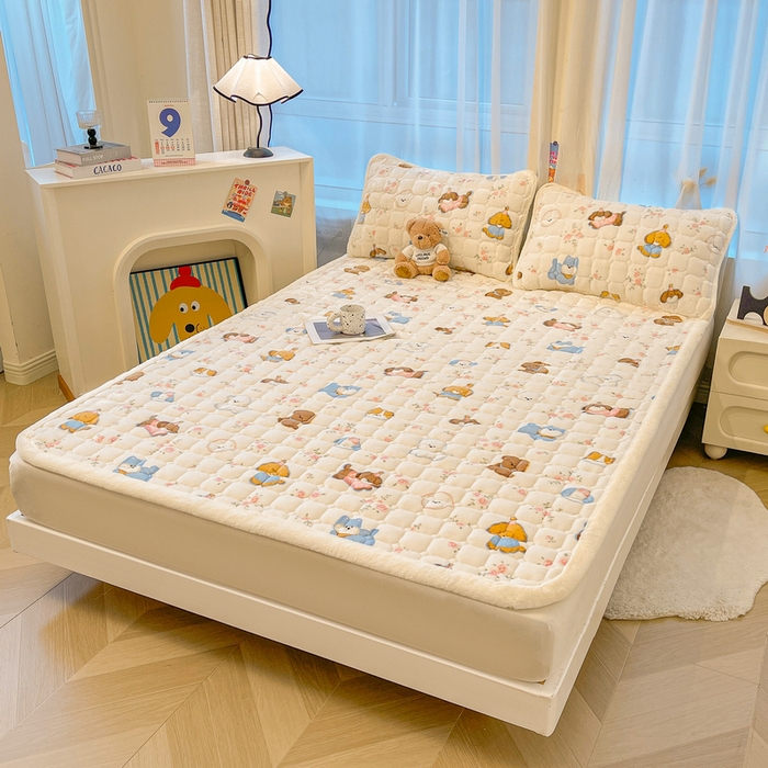 91家纺网 家纺一手货源 找家纺 梵朴 2025新款牛奶绒夹棉床垫床褥加厚珊瑚绒床护垫-印花系列（大床图） 萌宠聚会