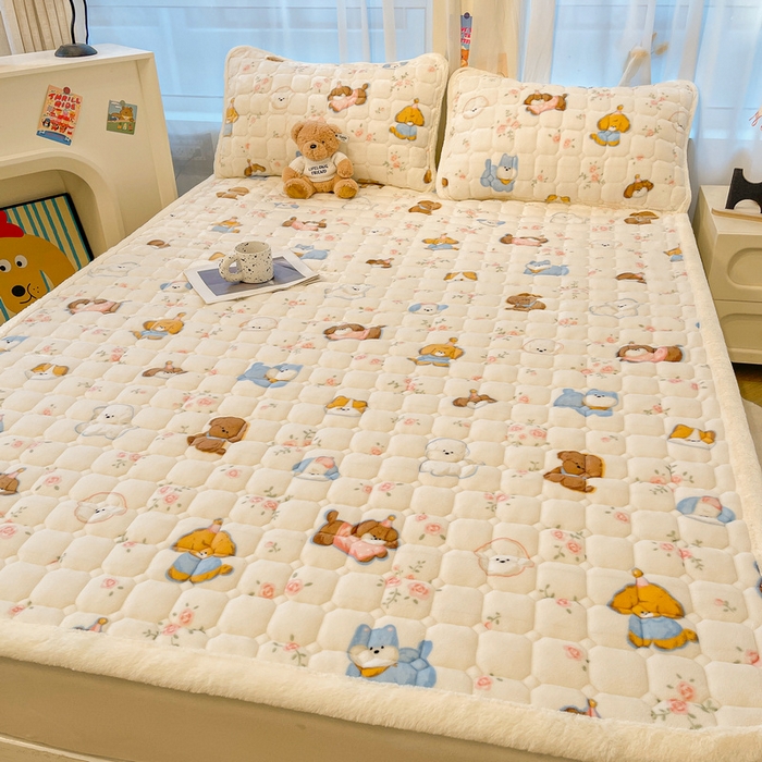 91家纺网 家纺一手货源 找家纺 梵朴 2025新款牛奶绒夹棉床垫床褥加厚珊瑚绒床护垫-印花系列（大床图） 萌宠聚会