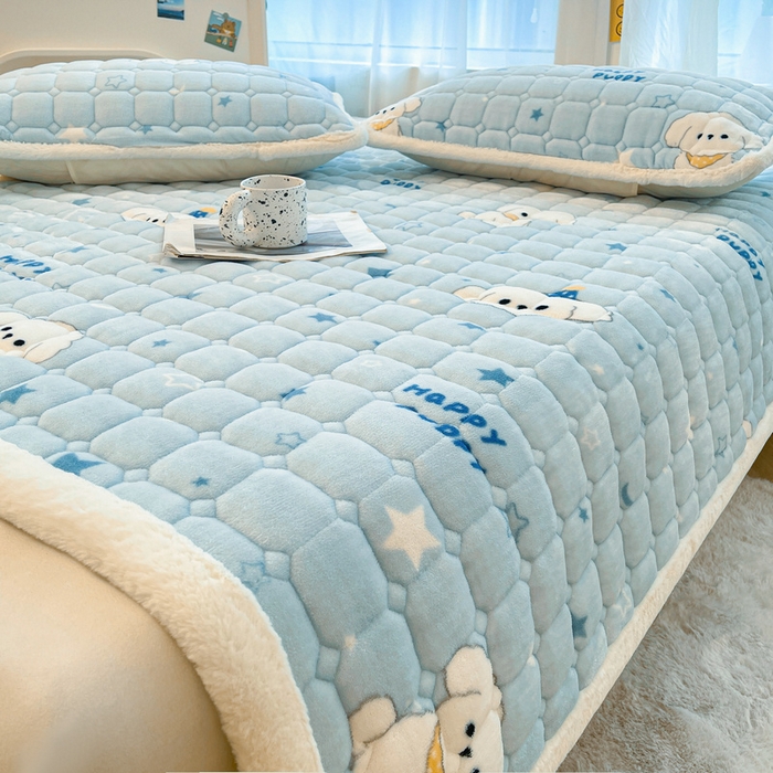 91家纺网 家纺一手货源 找家纺 梵朴 2025新款牛奶绒夹棉床垫床褥加厚珊瑚绒床护垫-印花系列（大床图） 星星萌狗