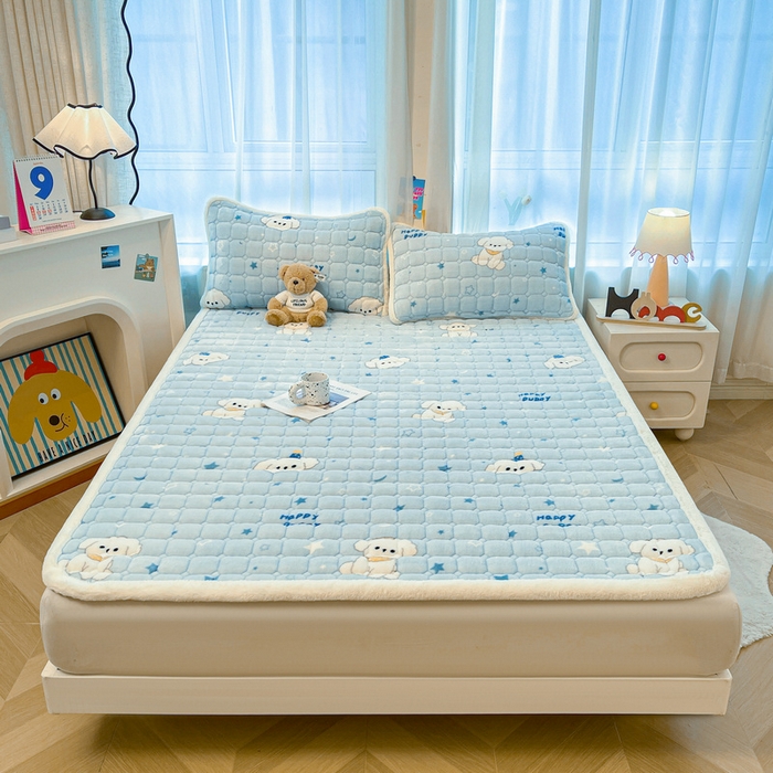 91家纺网 家纺一手货源 找家纺 梵朴 2025新款牛奶绒夹棉床垫床褥加厚珊瑚绒床护垫-印花系列（大床图） 星星萌狗