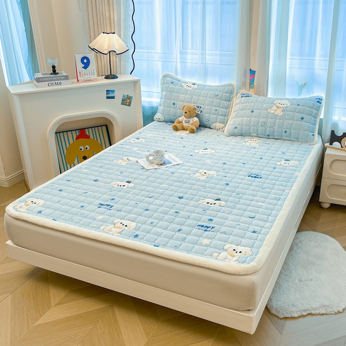 91家纺网 家纺一手货源 找家纺 梵朴 2025新款牛奶绒夹棉床垫床褥加厚珊瑚绒床护垫-印花系列（大床图） 星星萌狗