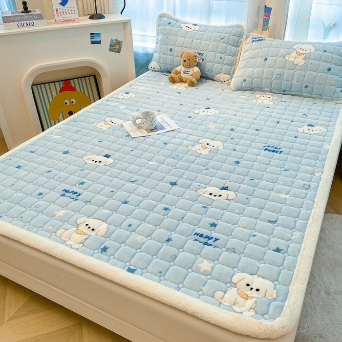 91家纺网 家纺一手货源 找家纺 梵朴 2025新款牛奶绒夹棉床垫床褥加厚珊瑚绒床护垫-印花系列（大床图） 星星萌狗