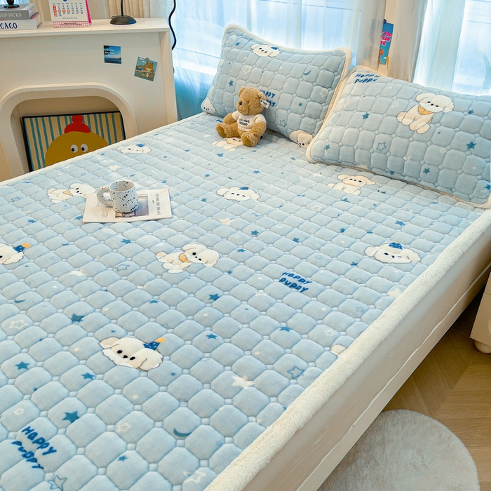 91家纺网 家纺一手货源 找家纺 梵朴 2025新款牛奶绒夹棉床垫床褥加厚珊瑚绒床护垫-印花系列（大床图） 星星萌狗