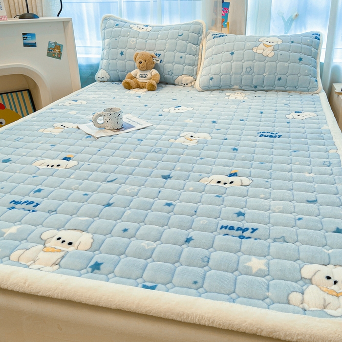 91家纺网 家纺一手货源 找家纺 梵朴 2025新款牛奶绒夹棉床垫床褥加厚珊瑚绒床护垫-印花系列（大床图） 星星萌狗
