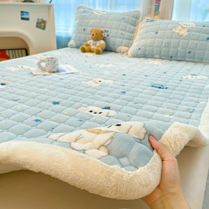 91家纺网 家纺一手货源 找家纺 梵朴 2025新款牛奶绒夹棉床垫床褥加厚珊瑚绒床护垫-印花系列（大床图） 星星萌狗