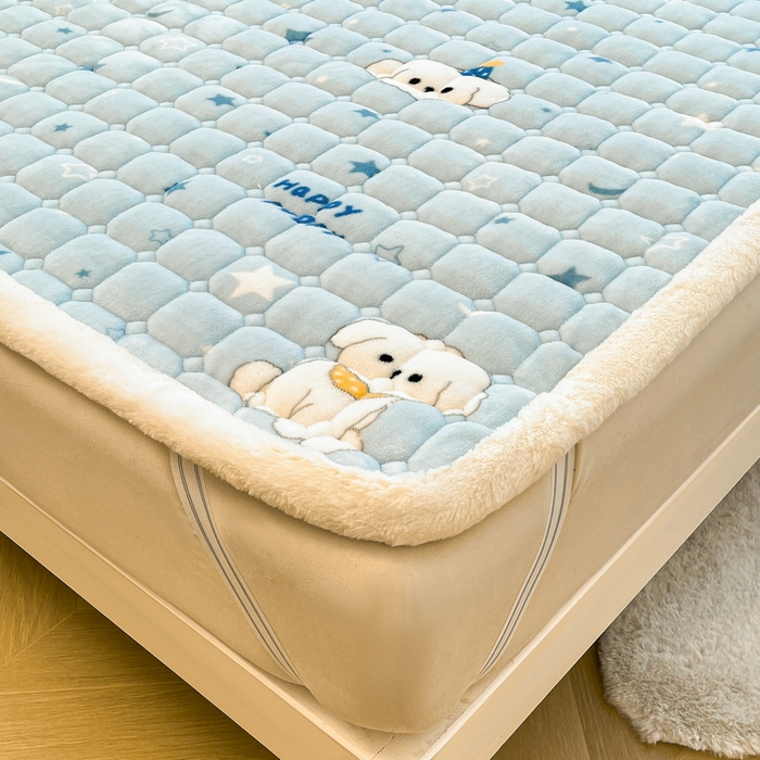 91家纺网 家纺一手货源 找家纺 梵朴 2025新款牛奶绒夹棉床垫床褥加厚珊瑚绒床护垫-印花系列（大床图） 星星萌狗