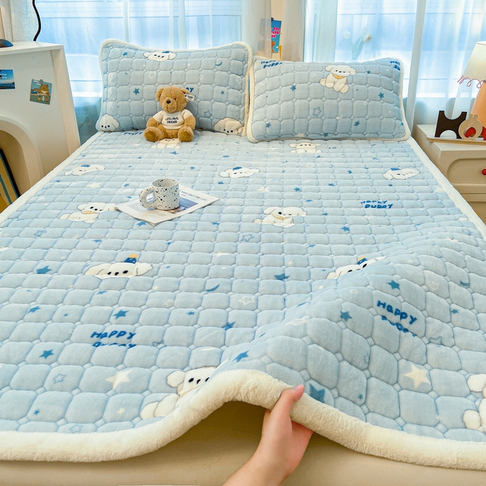 91家纺网 家纺一手货源 找家纺 梵朴 2025新款牛奶绒夹棉床垫床褥加厚珊瑚绒床护垫-印花系列（大床图） 星星萌狗