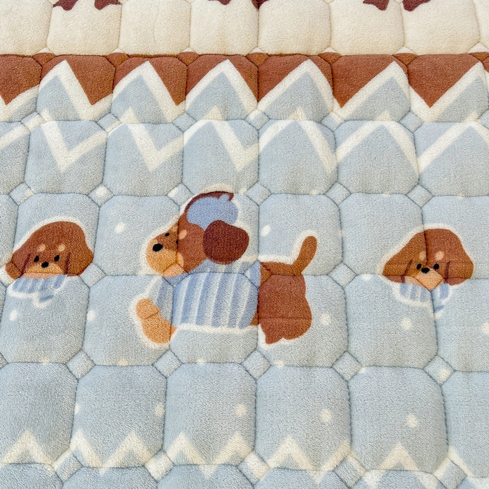 91家纺网 家纺一手货源 找家纺 梵朴 2025新款牛奶绒夹棉床垫床褥加厚珊瑚绒床护垫-印花系列（大床图） 费尔岛狗狗