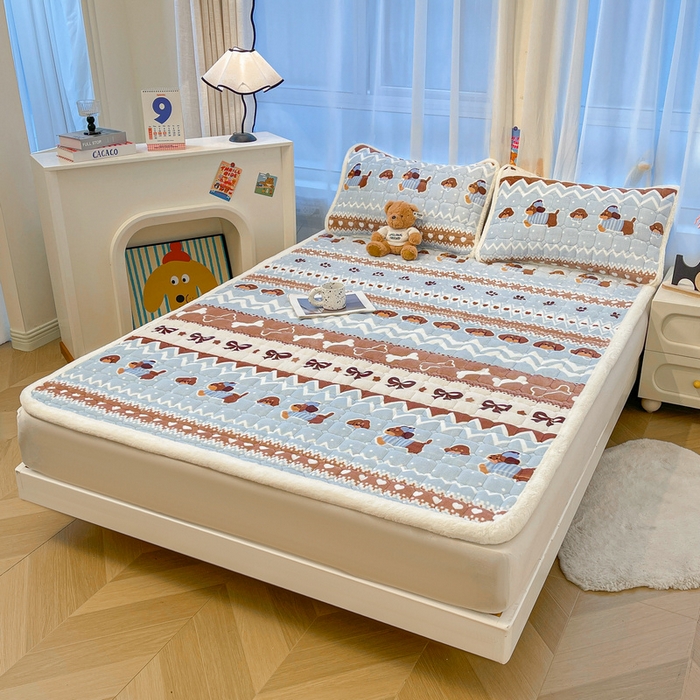 91家纺网 家纺一手货源 找家纺 梵朴 2025新款牛奶绒夹棉床垫床褥加厚珊瑚绒床护垫-印花系列（大床图） 费尔岛狗狗