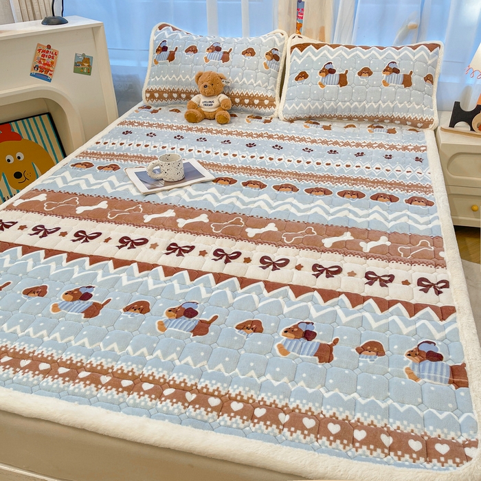 91家纺网 家纺一手货源 找家纺 梵朴 2025新款牛奶绒夹棉床垫床褥加厚珊瑚绒床护垫-印花系列（大床图） 费尔岛狗狗