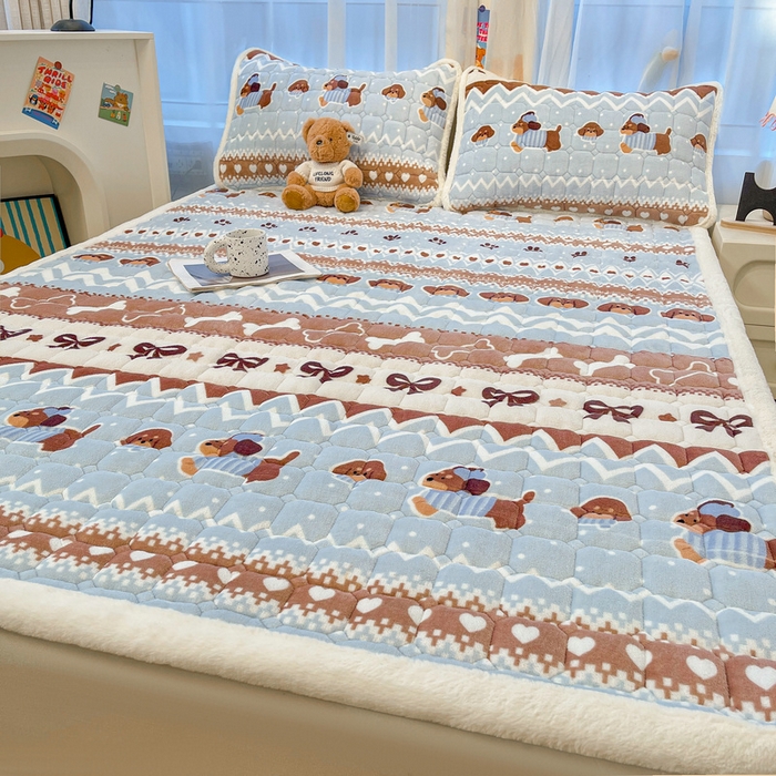 91家纺网 家纺一手货源 找家纺 梵朴 2025新款牛奶绒夹棉床垫床褥加厚珊瑚绒床护垫-印花系列（大床图） 费尔岛狗狗