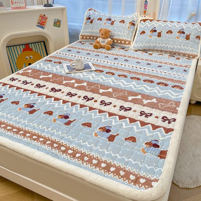 91家纺网 家纺一手货源 找家纺 梵朴 2025新款牛奶绒夹棉床垫床褥加厚珊瑚绒床护垫-印花系列（大床图） 费尔岛狗狗