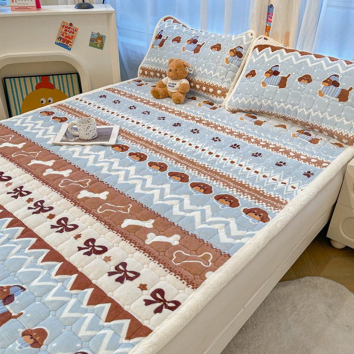 91家纺网 家纺一手货源 找家纺 梵朴 2025新款牛奶绒夹棉床垫床褥加厚珊瑚绒床护垫-印花系列（大床图） 费尔岛狗狗