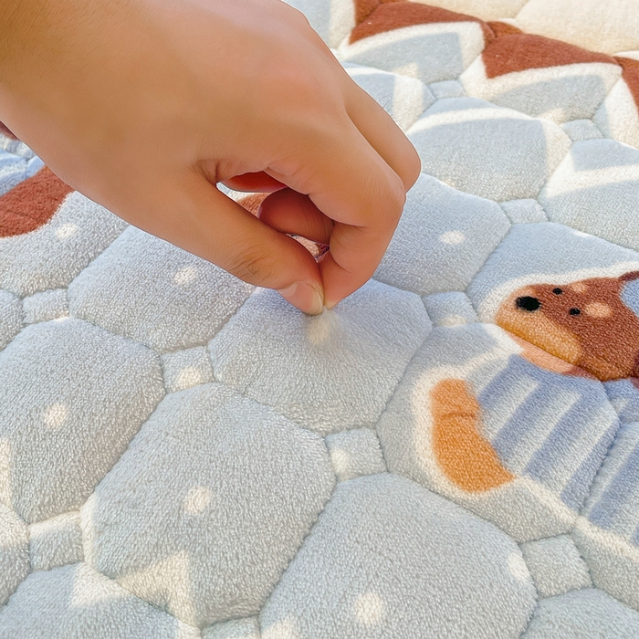 91家纺网 家纺一手货源 找家纺 梵朴 2025新款牛奶绒夹棉床垫床褥加厚珊瑚绒床护垫-印花系列（大床图） 费尔岛狗狗