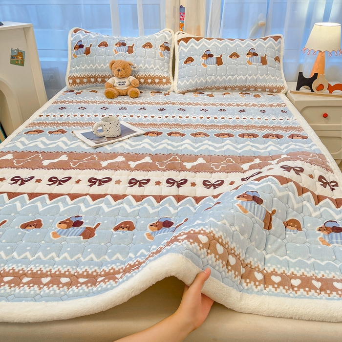 91家纺网 家纺一手货源 找家纺 梵朴 2025新款牛奶绒夹棉床垫床褥加厚珊瑚绒床护垫-印花系列（大床图） 费尔岛狗狗