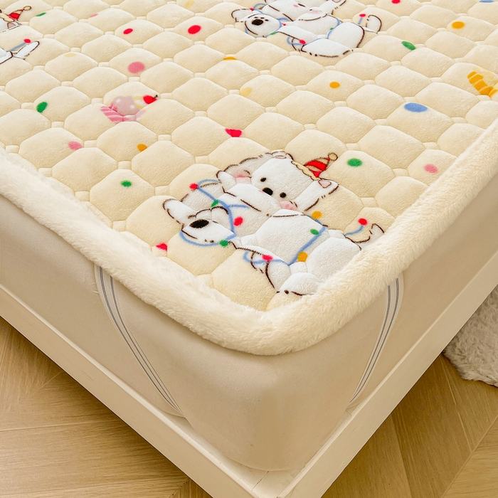 91家纺网 家纺一手货源 找家纺 梵朴 2025新款牛奶绒夹棉床垫床褥加厚珊瑚绒床护垫-印花系列（大床图） 彩点西高地