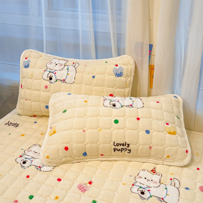 91家纺网 家纺一手货源 找家纺 梵朴 2025新款牛奶绒夹棉床垫床褥加厚珊瑚绒床护垫-印花系列（大床图） 彩点西高地