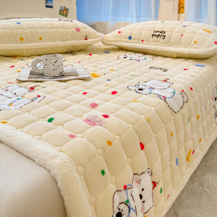 91家纺网 家纺一手货源 找家纺 梵朴 2025新款牛奶绒夹棉床垫床褥加厚珊瑚绒床护垫-印花系列（大床图） 彩点西高地