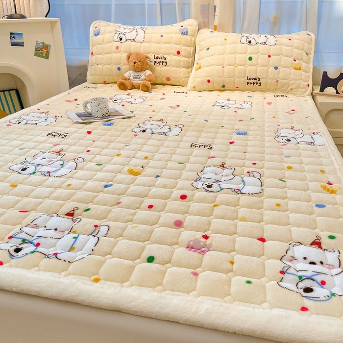 91家纺网 家纺一手货源 找家纺 梵朴 2025新款牛奶绒夹棉床垫床褥加厚珊瑚绒床护垫-印花系列（大床图） 彩点西高地