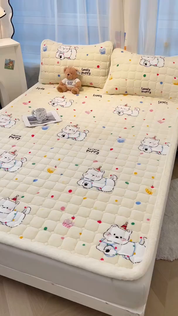 91家纺网 家纺一手货源 找家纺 梵朴 2025新款牛奶绒夹棉床垫床褥加厚珊瑚绒床护垫-印花系列（大床图） 彩点西高地