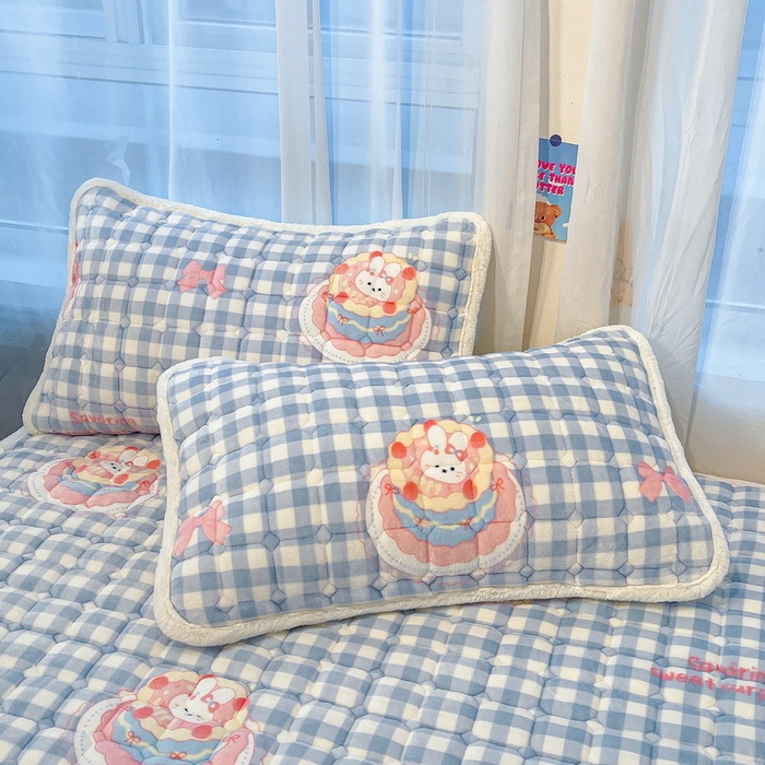 91家纺网 家纺一手货源 找家纺 梵朴 2025新款牛奶绒夹棉床垫床褥加厚珊瑚绒床护垫-印花系列（大床图） 蛋糕兔