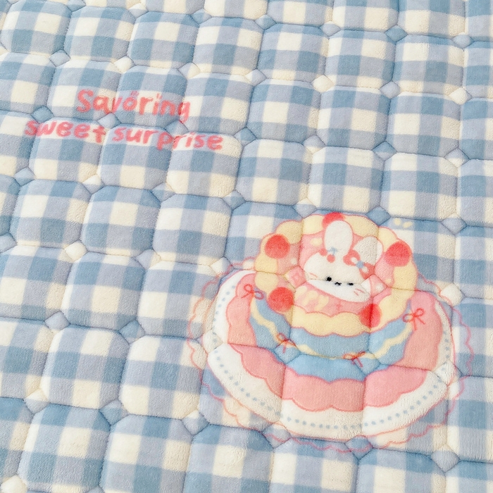 91家纺网 家纺一手货源 找家纺 梵朴 2025新款牛奶绒夹棉床垫床褥加厚珊瑚绒床护垫-印花系列（大床图） 蛋糕兔