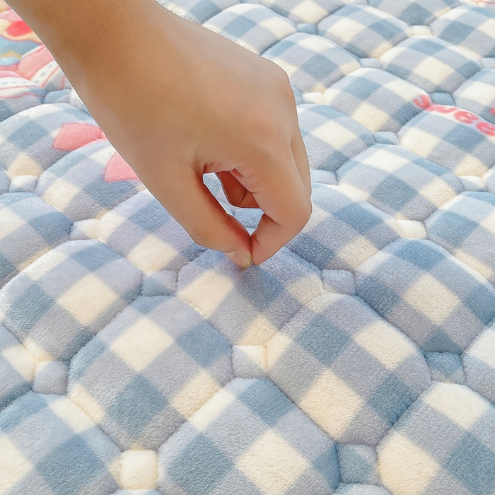 91家纺网 家纺一手货源 找家纺 梵朴 2025新款牛奶绒夹棉床垫床褥加厚珊瑚绒床护垫-印花系列（大床图） 蛋糕兔