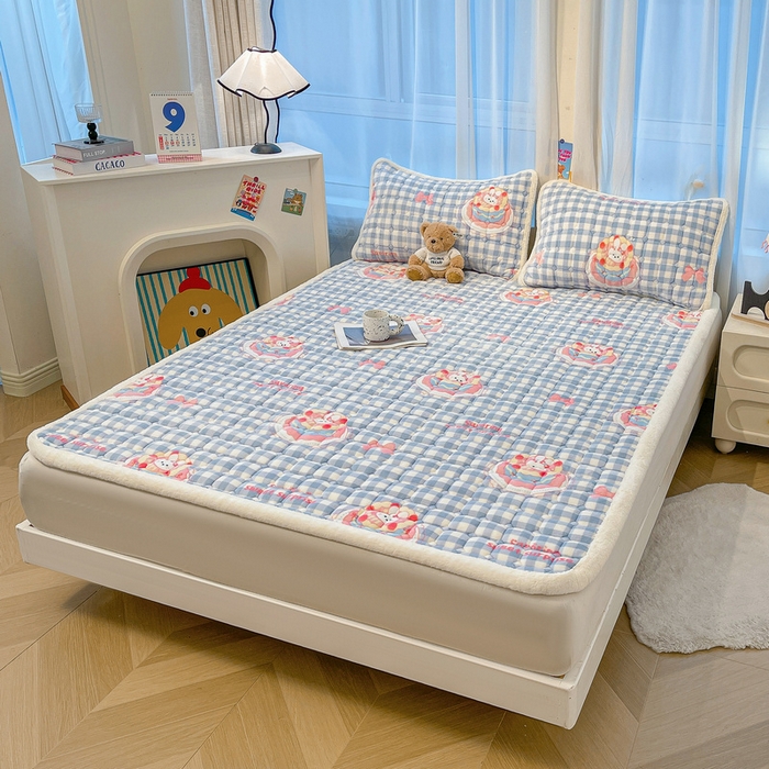 91家纺网 家纺一手货源 找家纺 梵朴 2025新款牛奶绒夹棉床垫床褥加厚珊瑚绒床护垫-印花系列（大床图） 蛋糕兔