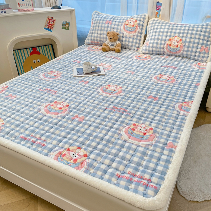 91家纺网 家纺一手货源 找家纺 梵朴 2025新款牛奶绒夹棉床垫床褥加厚珊瑚绒床护垫-印花系列（大床图） 蛋糕兔