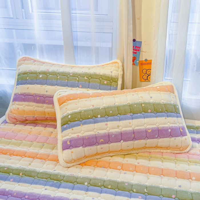 91家纺网 家纺一手货源 找家纺 梵朴 2025新款牛奶绒夹棉床垫床褥加厚珊瑚绒床护垫-印花系列（大床图） 缤纷彩虹