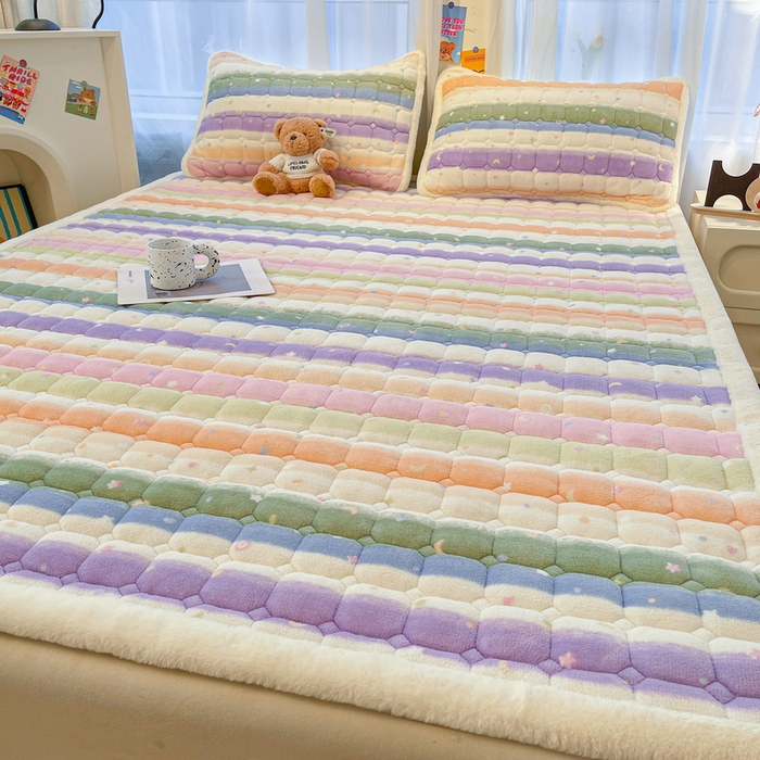 91家纺网 家纺一手货源 找家纺 梵朴 2025新款牛奶绒夹棉床垫床褥加厚珊瑚绒床护垫-印花系列（大床图） 缤纷彩虹