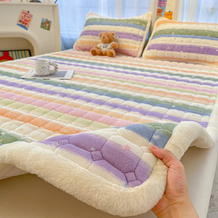 91家纺网 家纺一手货源 找家纺 梵朴 2025新款牛奶绒夹棉床垫床褥加厚珊瑚绒床护垫-印花系列（大床图） 缤纷彩虹