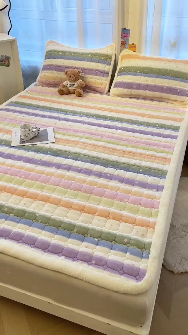 91家纺网 家纺一手货源 找家纺 梵朴 2025新款牛奶绒夹棉床垫床褥加厚珊瑚绒床护垫-印花系列（大床图） 缤纷彩虹