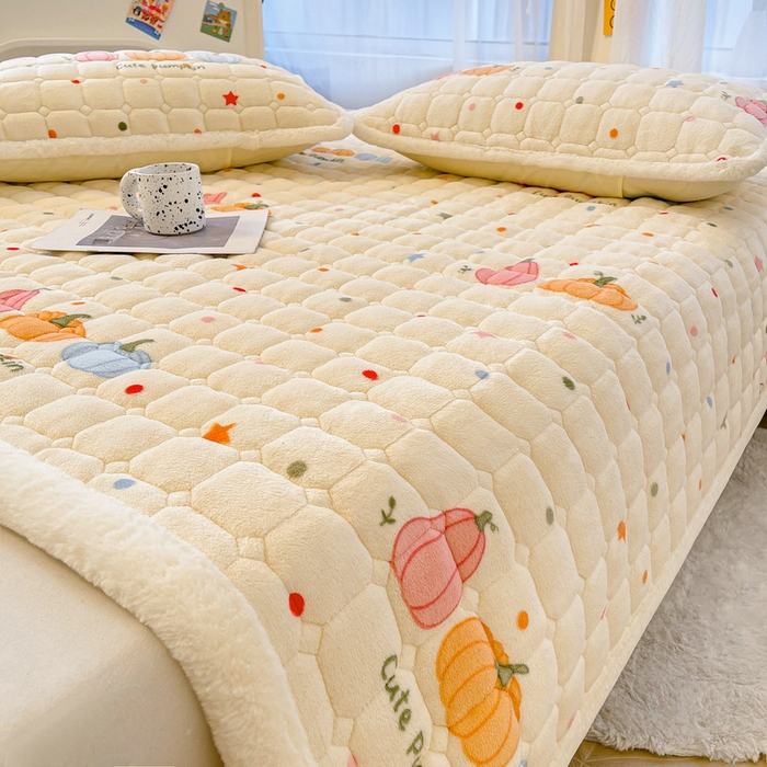 91家纺网 家纺一手货源 找家纺 梵朴 2025新款牛奶绒夹棉床垫床褥加厚珊瑚绒床护垫-印花系列（大床图） 波点南瓜