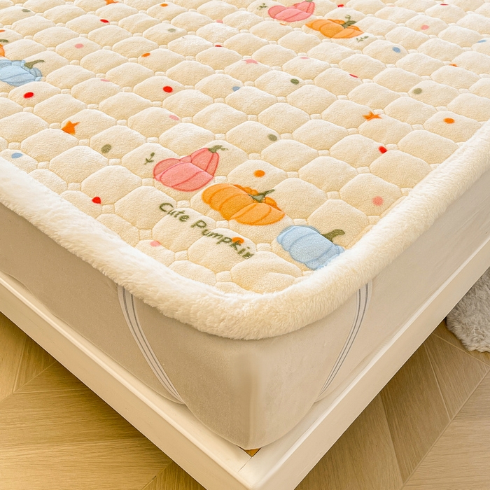 91家纺网 家纺一手货源 找家纺 梵朴 2025新款牛奶绒夹棉床垫床褥加厚珊瑚绒床护垫-印花系列（大床图） 波点南瓜