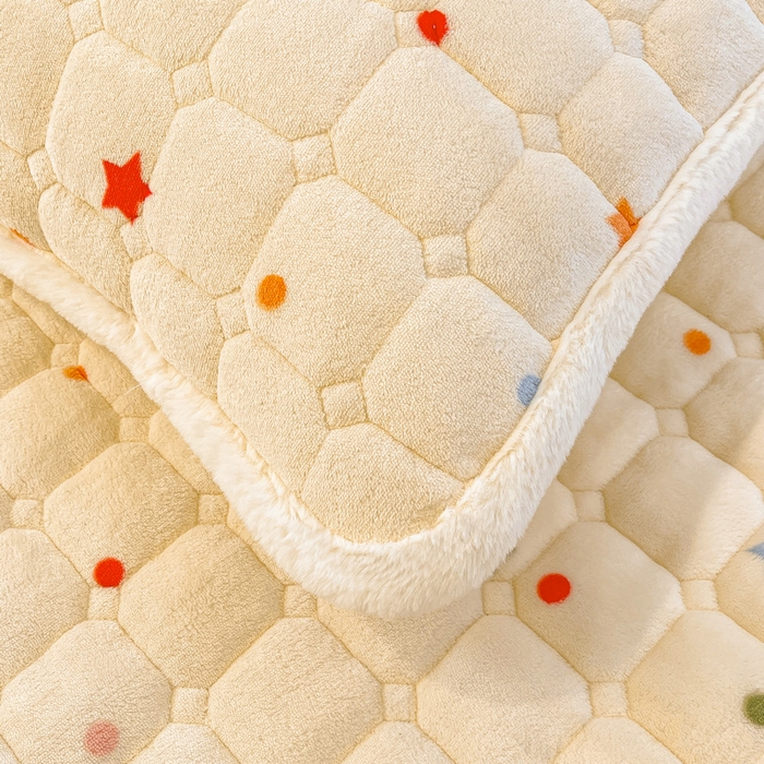 91家纺网 家纺一手货源 找家纺 梵朴 2025新款牛奶绒夹棉床垫床褥加厚珊瑚绒床护垫-印花系列（大床图） 波点南瓜