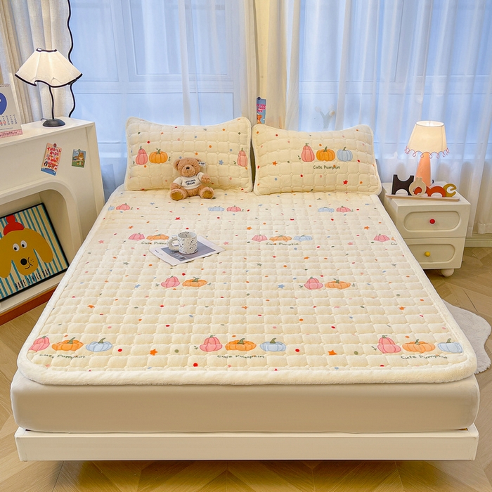 91家纺网 家纺一手货源 找家纺 梵朴 2025新款牛奶绒夹棉床垫床褥加厚珊瑚绒床护垫-印花系列（大床图） 波点南瓜