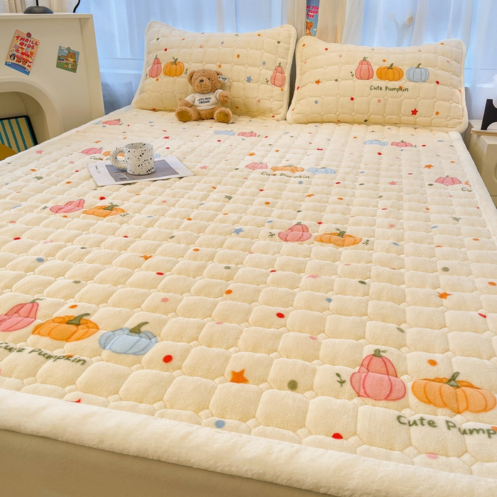 91家纺网 家纺一手货源 找家纺 梵朴 2025新款牛奶绒夹棉床垫床褥加厚珊瑚绒床护垫-印花系列（大床图） 波点南瓜