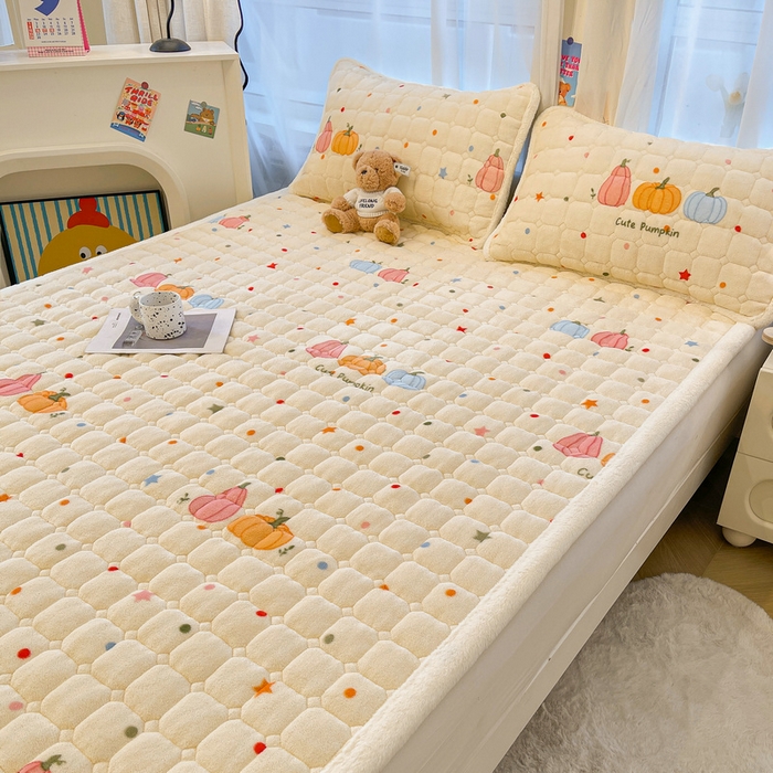 91家纺网 家纺一手货源 找家纺 梵朴 2025新款牛奶绒夹棉床垫床褥加厚珊瑚绒床护垫-印花系列（大床图） 波点南瓜