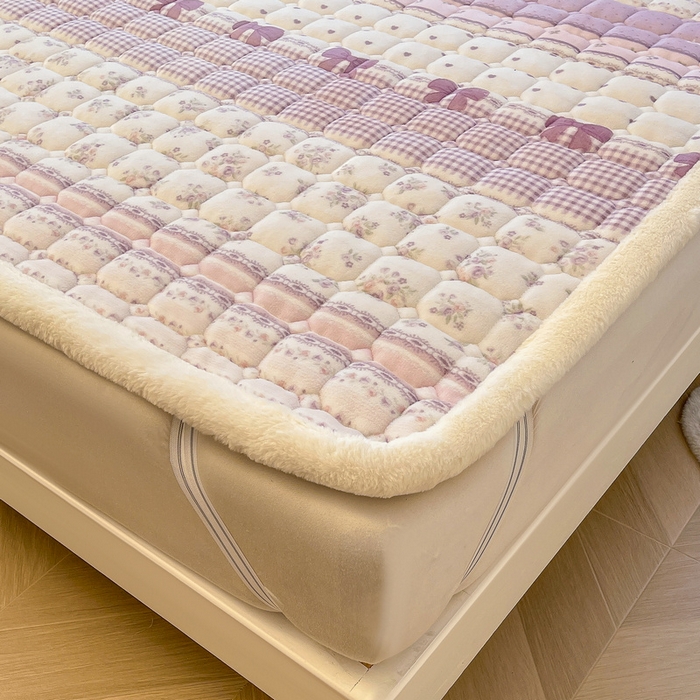 91家纺网 家纺一手货源 找家纺 梵朴 2025新款牛奶绒夹棉床垫床褥加厚珊瑚绒床护垫-印花系列（大床图） 花漾年华