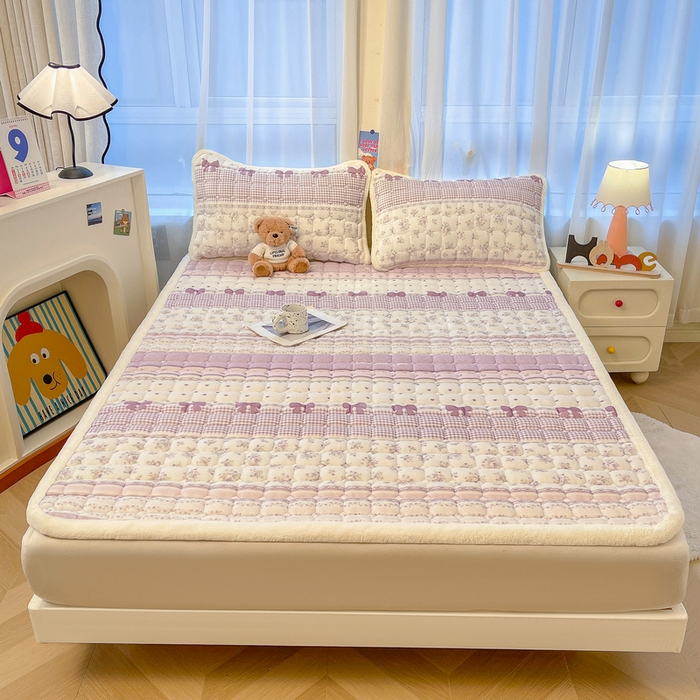 91家纺网 家纺一手货源 找家纺 梵朴 2025新款牛奶绒夹棉床垫床褥加厚珊瑚绒床护垫-印花系列（大床图） 花漾年华