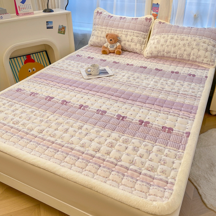 91家纺网 家纺一手货源 找家纺 梵朴 2025新款牛奶绒夹棉床垫床褥加厚珊瑚绒床护垫-印花系列（大床图） 花漾年华