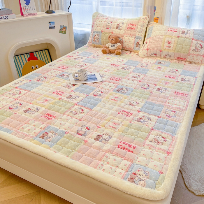 91家纺网 家纺一手货源 找家纺 梵朴 2025新款牛奶绒夹棉床垫床褥加厚珊瑚绒床护垫-印花系列（大床图） 花园凯蒂