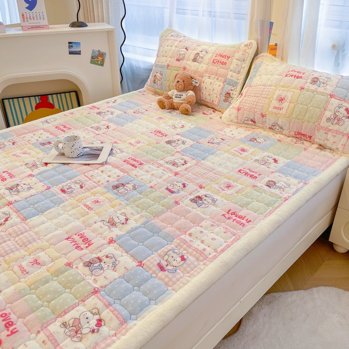 91家纺网 家纺一手货源 找家纺 梵朴 2025新款牛奶绒夹棉床垫床褥加厚珊瑚绒床护垫-印花系列（大床图） 花园凯蒂