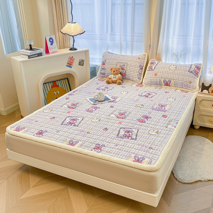 91家纺网 家纺一手货源 找家纺 梵朴 2025新款牛奶绒夹棉床垫床褥加厚珊瑚绒床护垫-印花系列（大床图） 星黛免兔