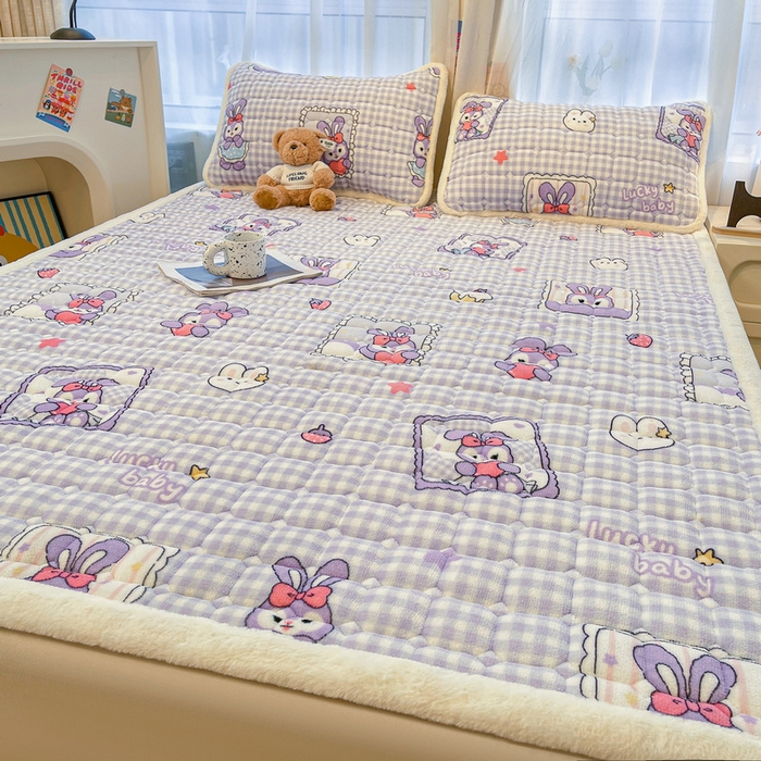 91家纺网 家纺一手货源 找家纺 梵朴 2025新款牛奶绒夹棉床垫床褥加厚珊瑚绒床护垫-印花系列（大床图） 星黛免兔