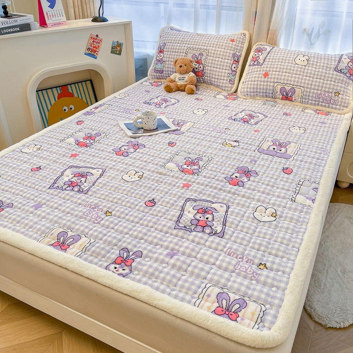 91家纺网 家纺一手货源 找家纺 梵朴 2025新款牛奶绒夹棉床垫床褥加厚珊瑚绒床护垫-印花系列（大床图） 星黛免兔