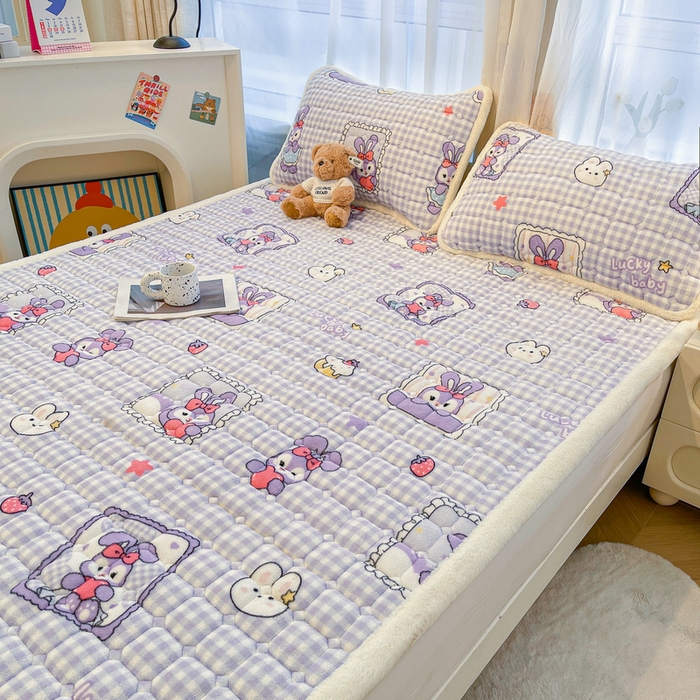 91家纺网 家纺一手货源 找家纺 梵朴 2025新款牛奶绒夹棉床垫床褥加厚珊瑚绒床护垫-印花系列（大床图） 星黛免兔